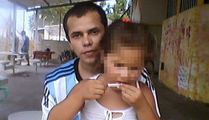 Un preso publicó fotos de su hija armando un cigarrillo de marihuana