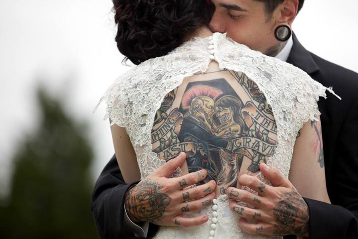 Novias que lucen orgullosas sus tatuajes a la hora de casarse 