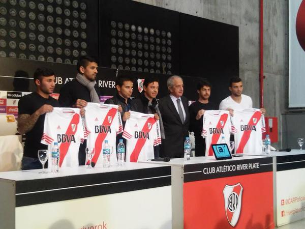 River: cinco refuerzos para cinco títulos