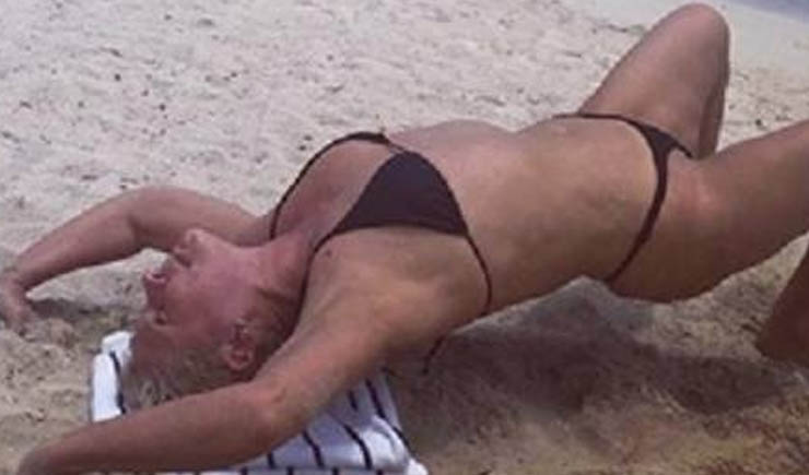 Xuxa se anima al yoga en bikini, y lo exhibe en las redes sociales