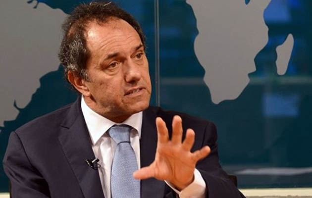 ''Yo debato desde la gestión y ellos cambian de ideas a cada rato''