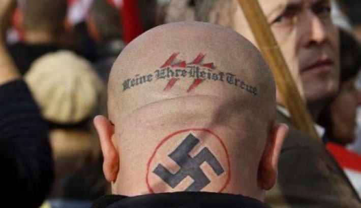 Neonazis detenidos por insultar y orinar a niños inmigrantes