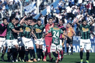 Nueva Chicago ganó el clásico, dejó Liniers hecho un polvorín y sueña