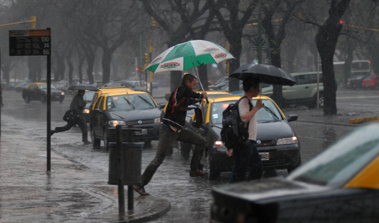 Cesó el alerta pero continuará lloviendo durante la mañana