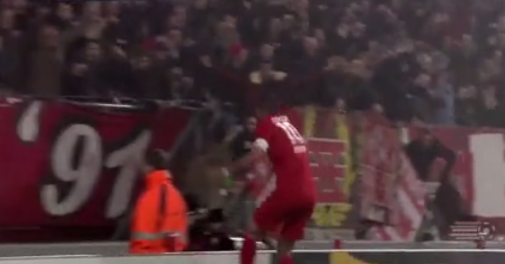 Divertite con este festejo de gol un tanto accidentado