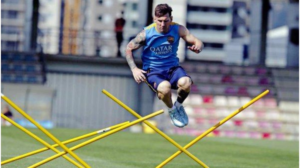 Mientras sus compañeros están de licencia, Messi entrena en Barcelona