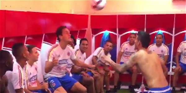 James Rodríguez hace divertir a todo el plantel de Colombia