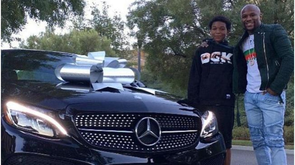 El excéntrico regalo de cumpleaños de Mayweather a su hijo