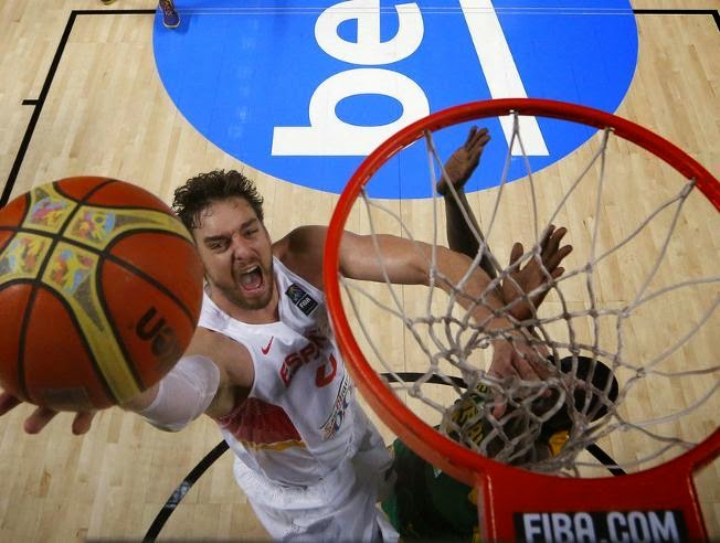 Tremendo tapón del español Gasol ante los Spurs de Ginóbili