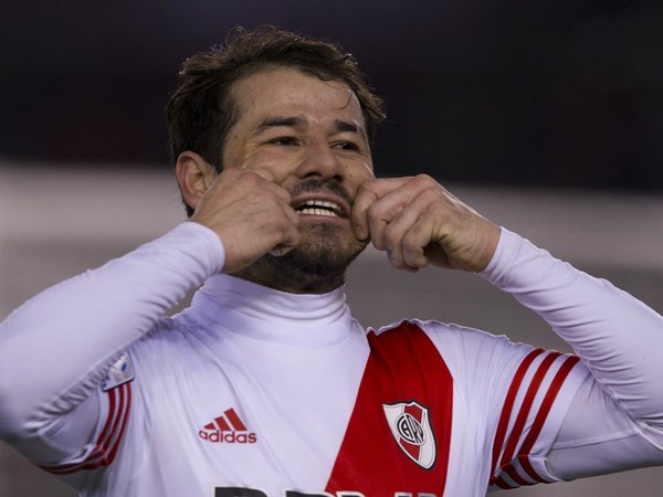 ¿En duda para Japón? Mora no entrenó por un ''síndrome respiratorio''