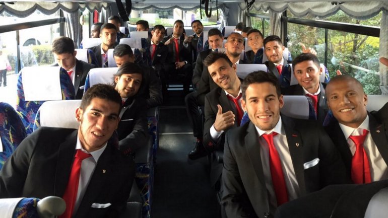 River llegó en tren bala a Osaka y desató la euforia de los hinchas