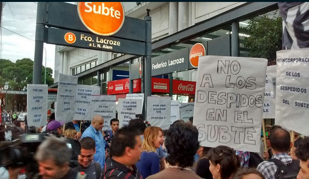 La linea B de subte está interrumpida por una protesta de tercerizados