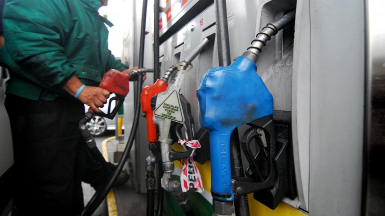 El Gobierno planea un nuevo aumento en el precio de la nafta