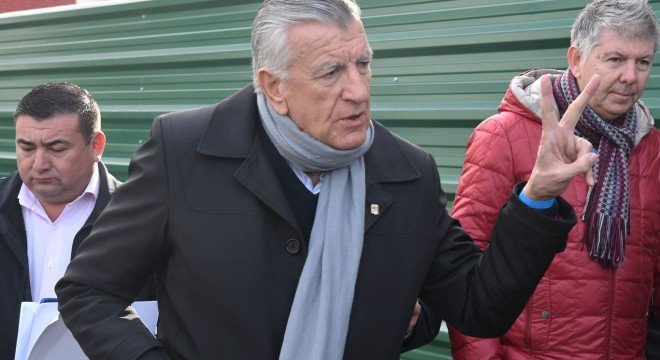 Gioja dijo que el Congreso sirve para "lograr la unidad del peronismo"