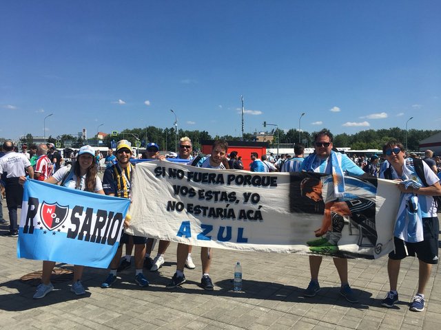 Los hinchas argentinos copan el estadio del Spartak de Moscú