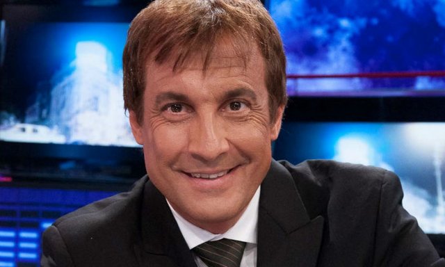 Repudio en las redes al tuit 'militante' de Vilouta sobre las propinas