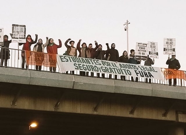 Pañuelazo federal a favor del aborto legal, seguro y gratuito